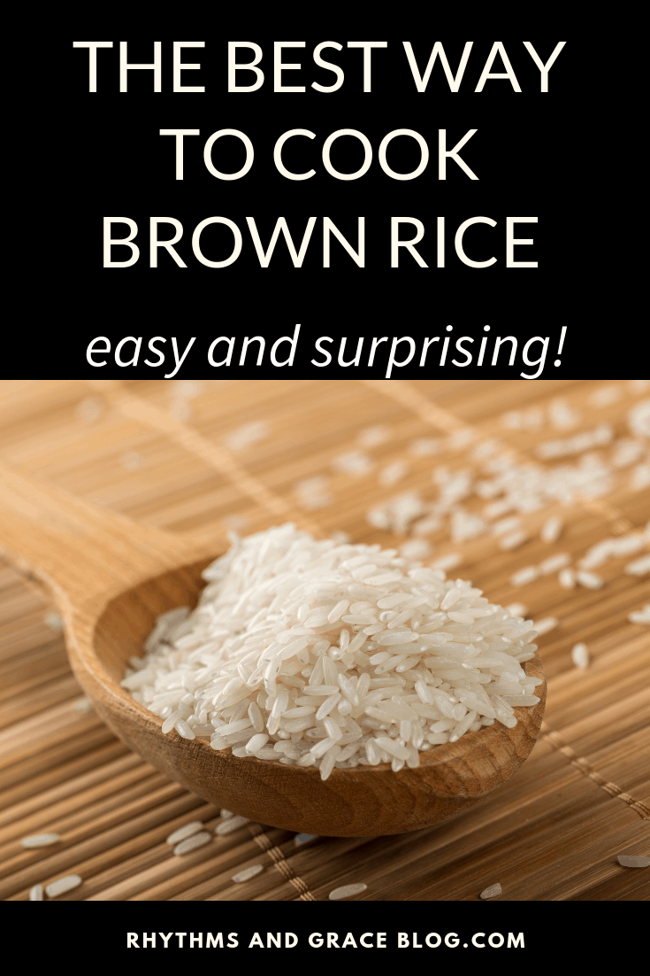 Wondering how to cook brown rice? This simple, easy method will blow your mind! I never knew you could cook brown rice like pasta and it totally makes for the best brown rice ever. #cookingtips #weeknightdinners #dinnerprep #sidedish