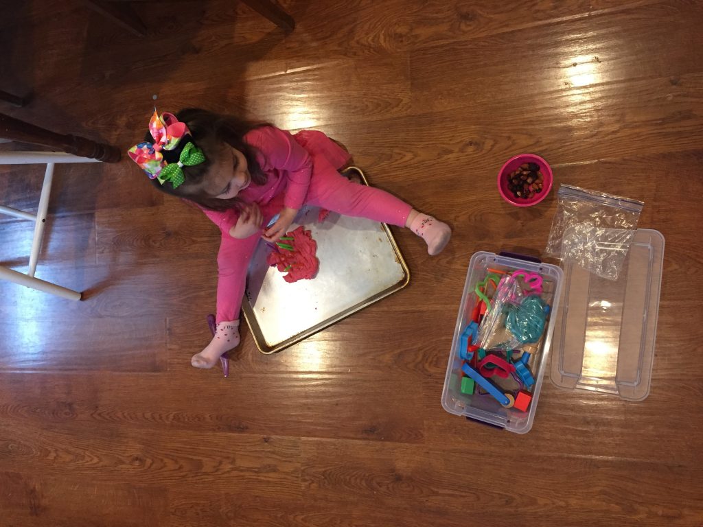 28 super easy ideas for how to entertain your toddler while breastfeeding. The newborn and toddler juggle is crazy, but theses for keeping your toddler busy while nursing will help. Plus tons of simple, cheap toys to create a simple nursing basket for your toddler. #momlife #motherhoood #newborns #newmom #parentingtips #toddlers